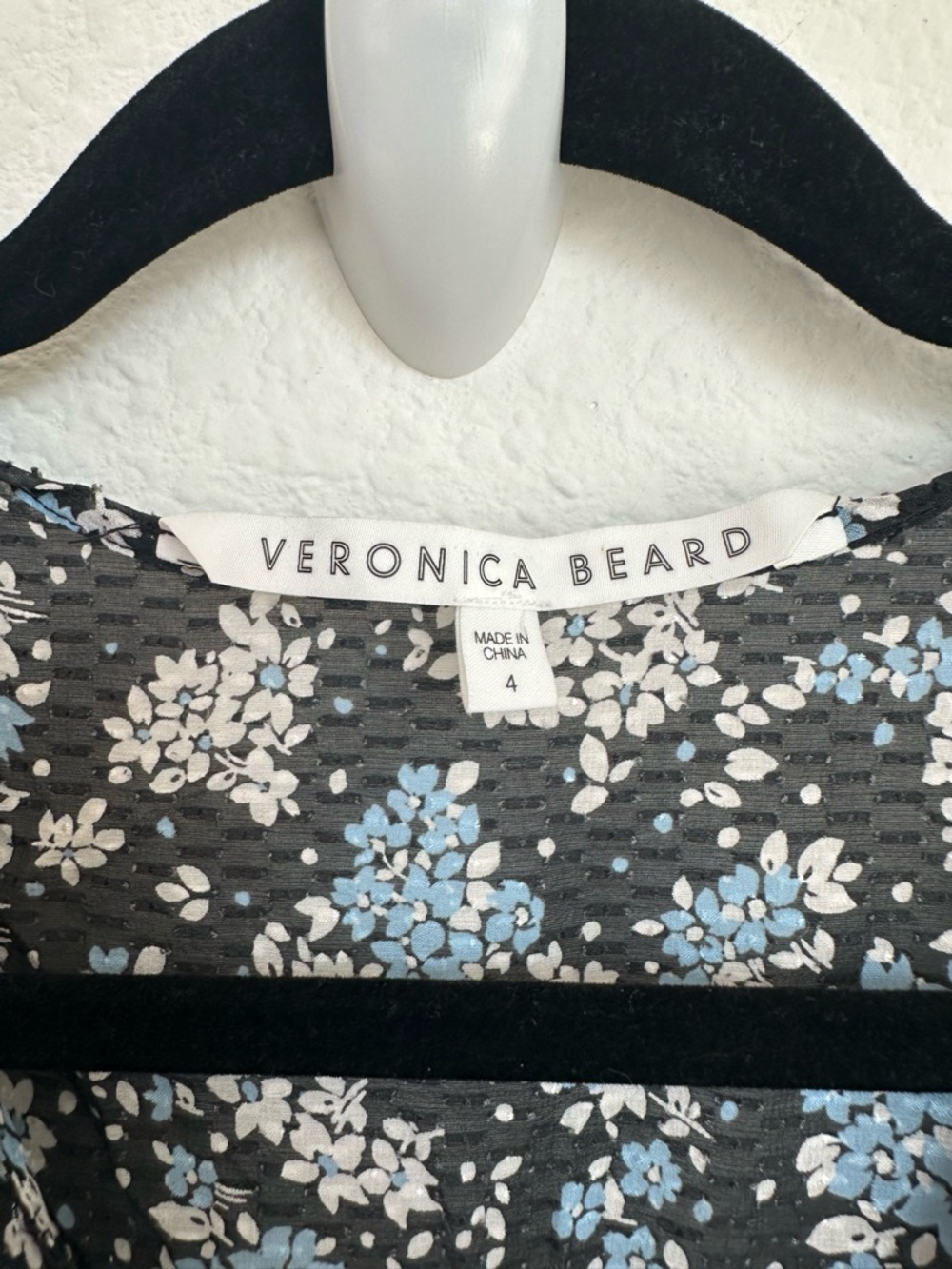 Veronica beard lowell floral blouse silk V-neck long sleeve top size 4 - Picture 9 of 16